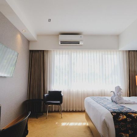 Hotel Suni Sentani - Managed By East Season Jayapura Extérieur photo