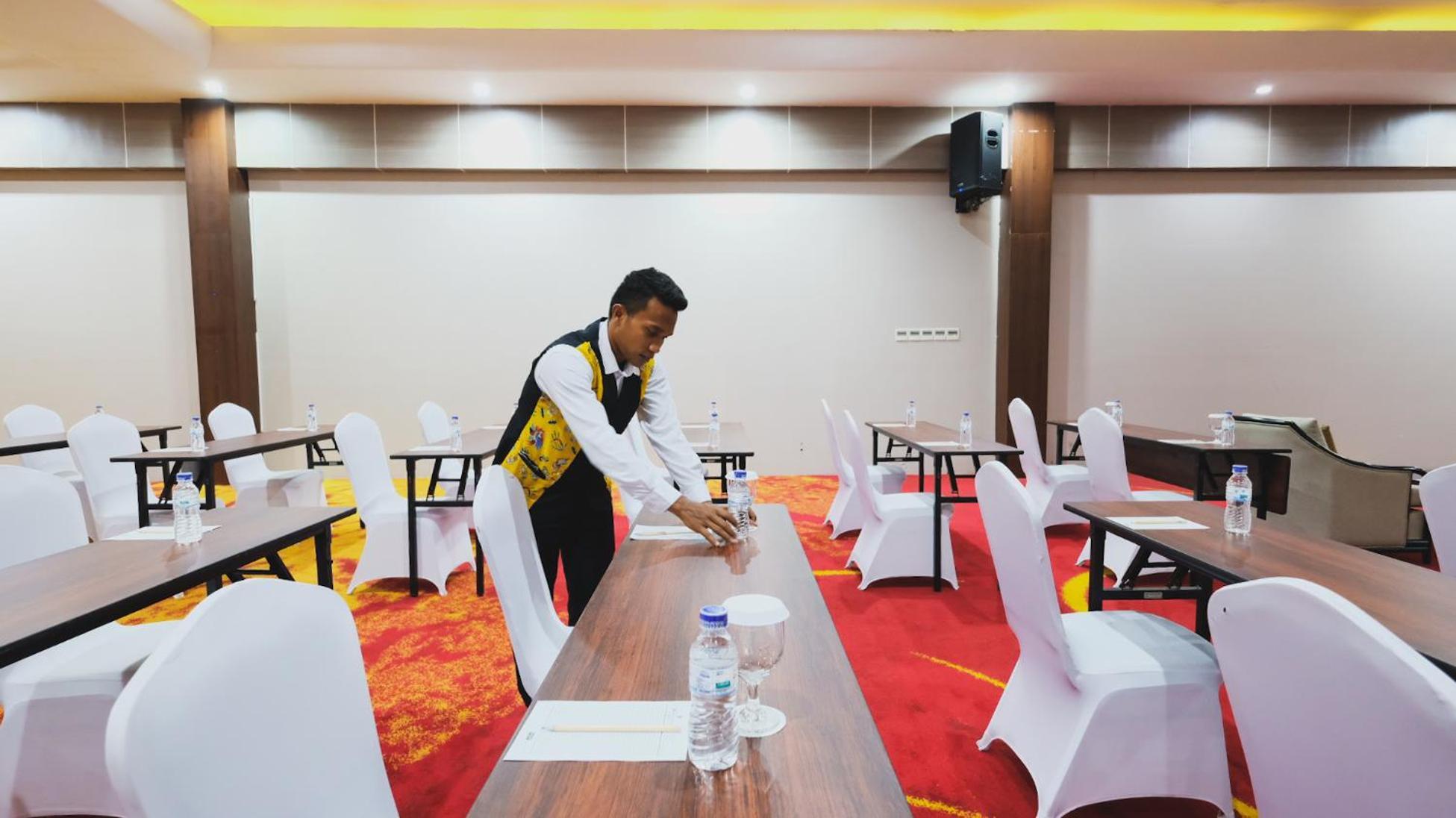 Hotel Suni Sentani - Managed By East Season Jayapura Extérieur photo