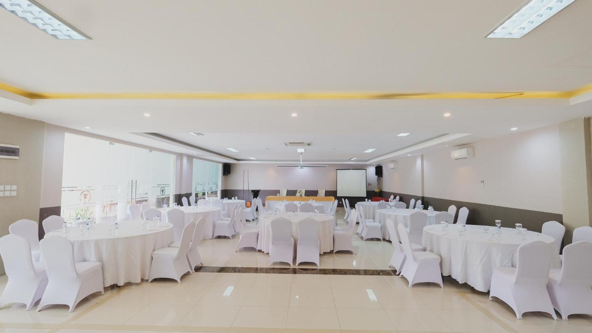 Hotel Suni Sentani - Managed By East Season Jayapura Extérieur photo