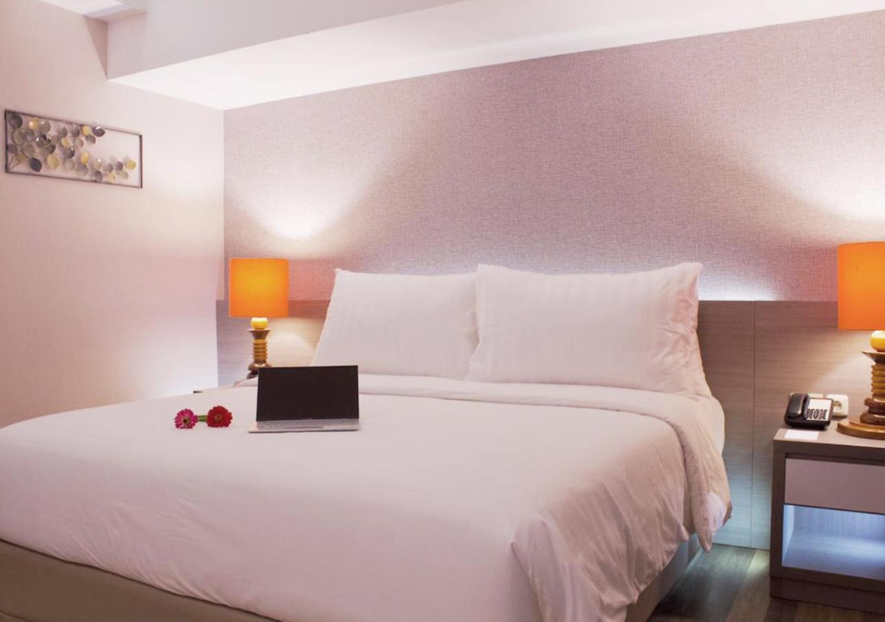 Hotel Suni Sentani - Managed By East Season Jayapura Extérieur photo