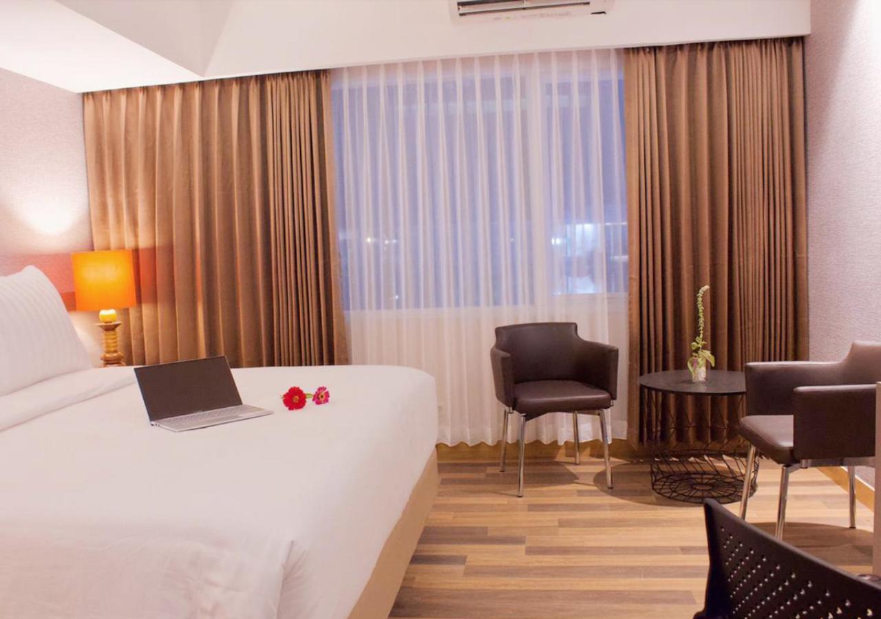 Hotel Suni Sentani - Managed By East Season Jayapura Extérieur photo