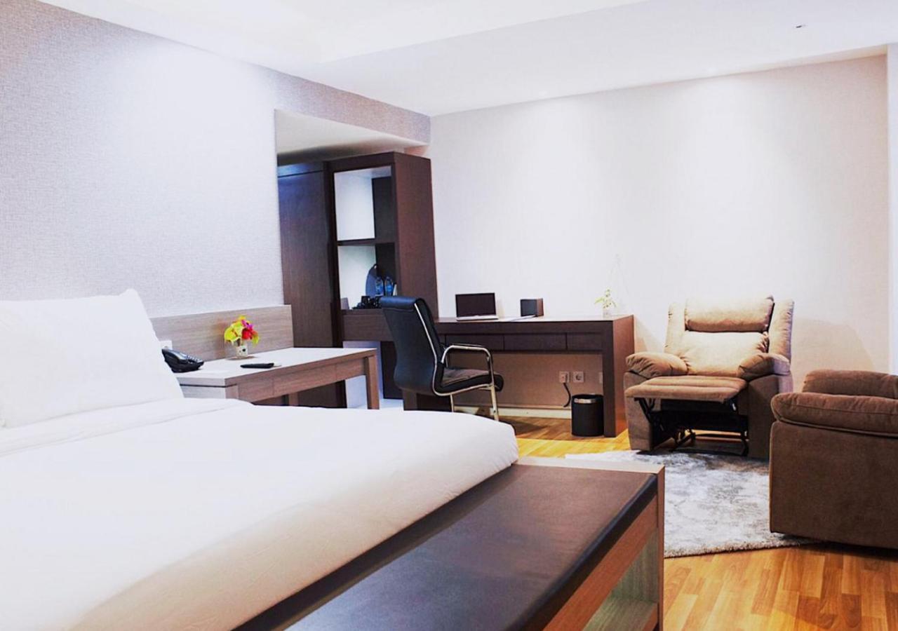 Hotel Suni Sentani - Managed By East Season Jayapura Extérieur photo