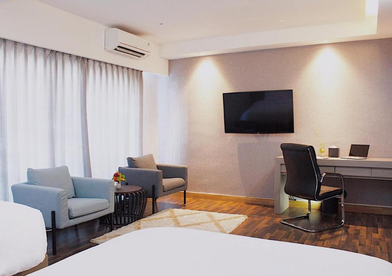 Hotel Suni Sentani - Managed By East Season Jayapura Extérieur photo