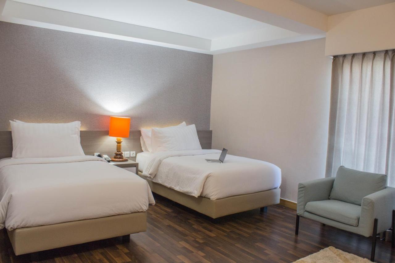 Hotel Suni Sentani - Managed By East Season Jayapura Extérieur photo